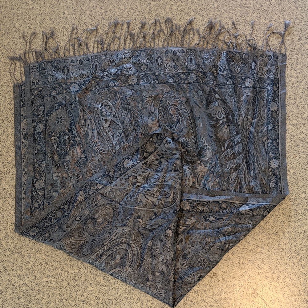 Elegant Paisley Scarf with Fringe